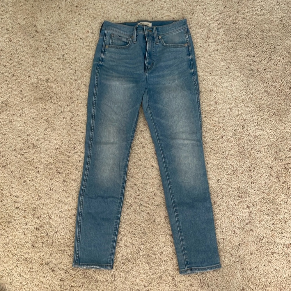 Madewell light wash high-rise Skinny crop jeans. Size 25. Excellent condition.
